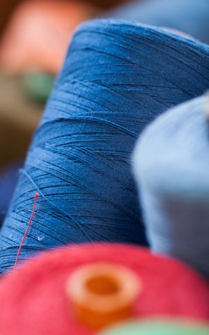 closeup-imagen-varios-hilos-colores